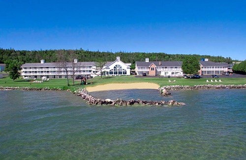 St Ignace Hotel | Hotel de 2 estrellas ∙ Baymont by Wyndham St. Ignace Lakefront
