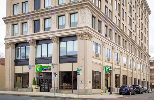 Metro Center Hotel | Hotel de 3 estrellas ∙ Holiday Inn Express - Springfield Downtown, an IHG Hotel