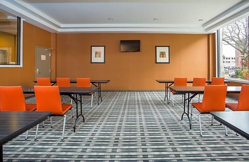 Metro Center Hotel | Hotel de 3 estrellas ∙ Holiday Inn Express - Springfield Downtown, an IHG Hotel