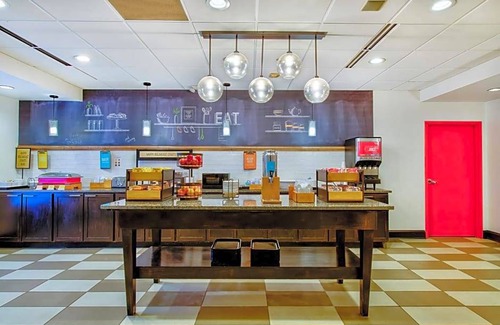 Cortland Hotel | Hotel de 2 estrellas ∙ Hampton Inn Cortland