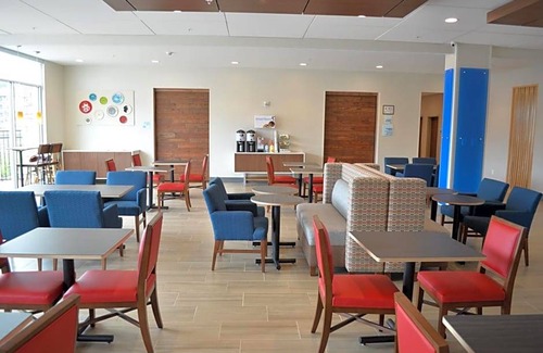 Umstead Hotel | Hotel de 3 estrellas ∙ Holiday Inn Express & Suites Raleigh Airport - Brier Creek, an IHG Hotel