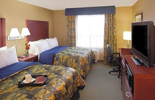 Durham Region Hotel | Hotel de 2 estrellas ∙ Travelodge by Wyndham Oshawa Whitby