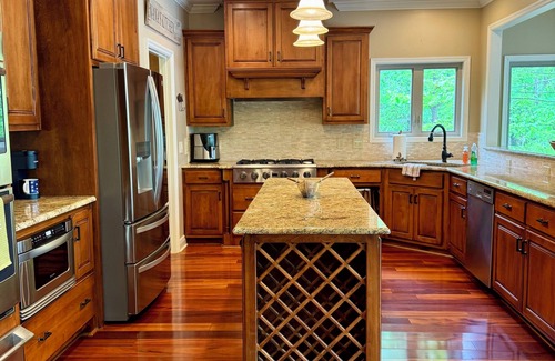 Dadeville Casa | 2 Story Dock w/Jump Platform & Outdoor TV/Stunning Views/Dog Friendly/Kayaks