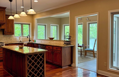 Dadeville Casa | 2 Story Dock w/Jump Platform & Outdoor TV/Stunning Views/Dog Friendly/Kayaks