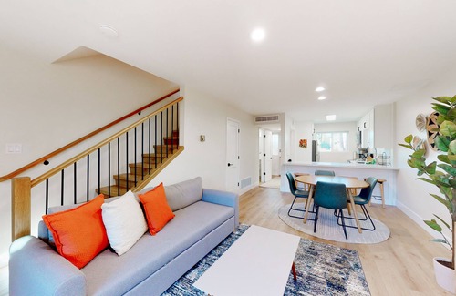 Fashion Square Condominio | 2-story dog-friendly condo with patio, outdoor pool, W/D, streaming, partial AC