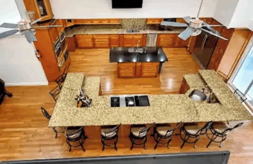 Gulfport Casa | 2 Stunning Riverfront Homes - Pools, Hot Tubs & So much more! – Sleep up to 45!