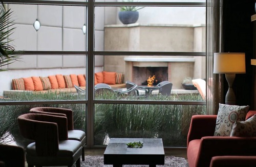 Los Angeles Hotel | 2 Stylish Rooms Near Santa Monica Beaches | Rooftop Dining, Iconic View, Pool!
