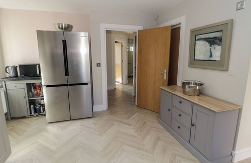 Lower Lemington Cabaña | 2 SUMMERS WAY, pet friendly, with open fire in Moreton-In-Marsh