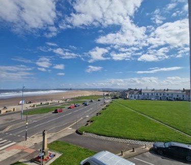 Seaton Carew Casa | 2 The Green, exceptional large house, sea views loads of bathrooms