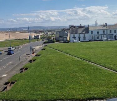 Seaton Carew Casa | 2 The Green, exceptional large house, sea views loads of bathrooms