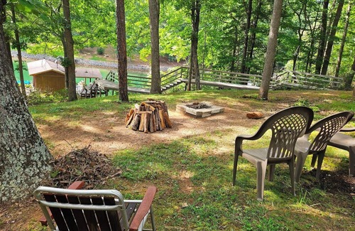 Huddleston Casa | 2 to 3 Night Minimum Year 'Round! Enchanted lakefront home with 1 level living! Come Visit "Cove Co