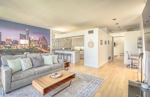 Dawson Casa | 2-Unit Bright & Modern SOCO Stay Near SXSW Top Spots!