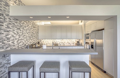 Dawson Casa | 2-Unit Bright & Modern SOCO Stay Near SXSW Top Spots!
