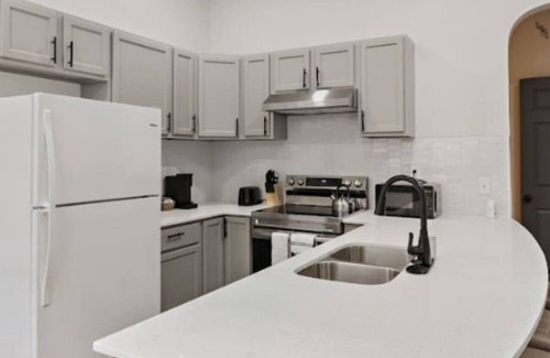Herron Morton Casa | 2 Units Combined| Historic 5BR|2 Living|2 Kitchens