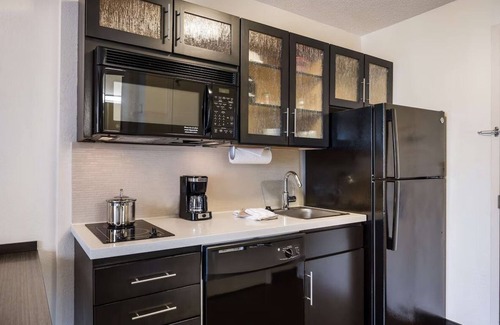 Braintree Hotel | 2 Units | Corporate Comfort in Braintree | Near South Shore Business Hub