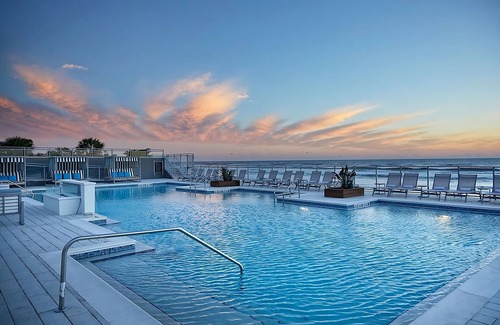 East Daytona Hotel | 2 Units w/ Relaxing City Views, Outdoor Pool, Beachfront Property!