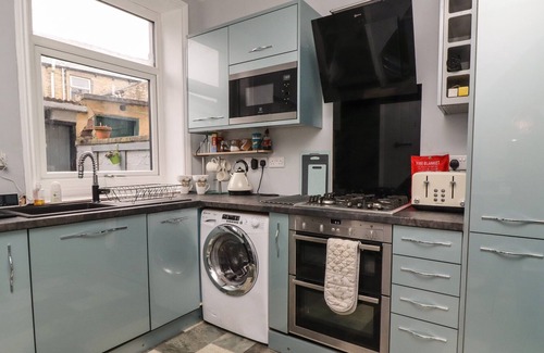 Barnoldswick Casa | 2 UNITY STREET, pet friendly, with open fire in Barnoldswick