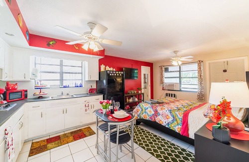 Middle River Terrace Apartamento | 🏳️‍🌈 #2: Walk to Wilton Drive (with kitchen)