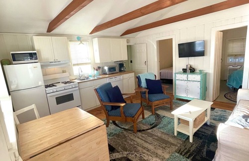 South Dennis Cabaña | 2 Waterfront Cottages - 3 & 2 BR - on Follins Pond