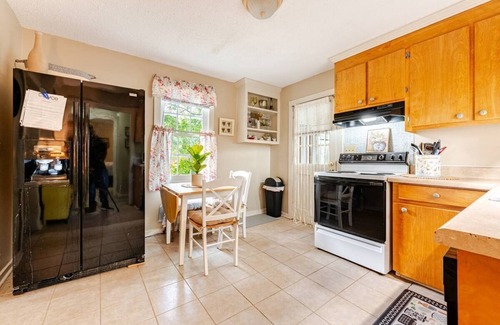 Cayce Cabaña | 2 Weeks to Monthly- Comfy 2-bedroom cottage peacefully nestled in fabulous Cayce