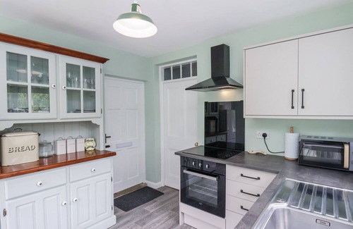 Grosmont Cabaña | 2 WHINSTONE COTTAGE, pet friendly, with open fire in Grosmont