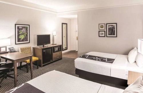 Woodlands Village Casa | 2 x 2 Non-smoking Double Beds at La Quinta Inn by Wyndham Flagstaff