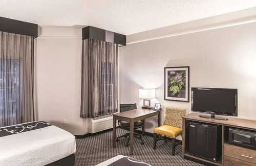 Woodlands Village Casa | 2 x 2 Non-smoking Double Beds at La Quinta Inn by Wyndham Flagstaff