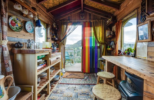 Scarborough Cabina | 2 x Double Bed, Glamping Wagon in Dalby Forest