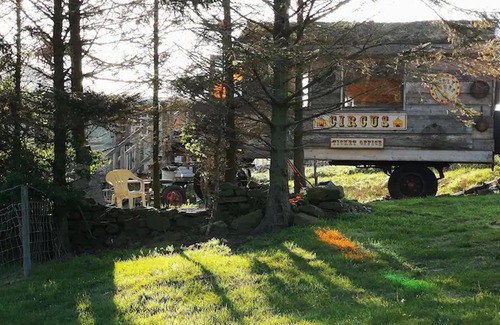 Scarborough Cabina | 2 x Double Bed, Glamping Wagon in Dalby Forest