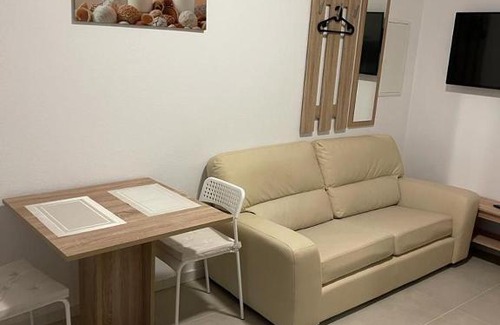 Osnabrueck Apartamento | 2 Zi Apartment für Monteure Schlafzimmer mit 2 Einzelbetten, Wohnküche mit Schlafsofa