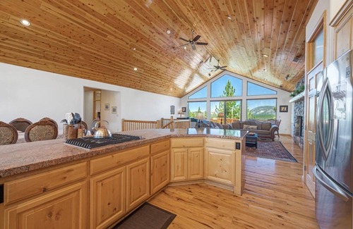 South Lake Tahoe Casa | #20-0594 - 7 bedroom Chiapa Estate W/Indoor Pool Movie Theater High Speed Wifi
