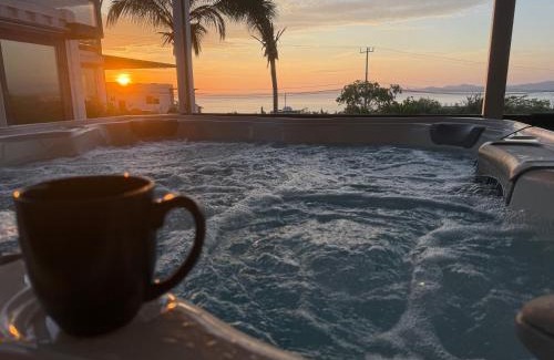 El Sargento Casa | 20-30 Knots- Stylish Gaming Eco Homes Hot Tub