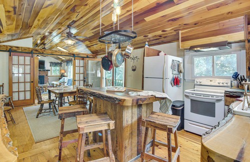 Skyland Cabaña | 20-acre Cabin w/ Pond: 6 Mi to River Arts District