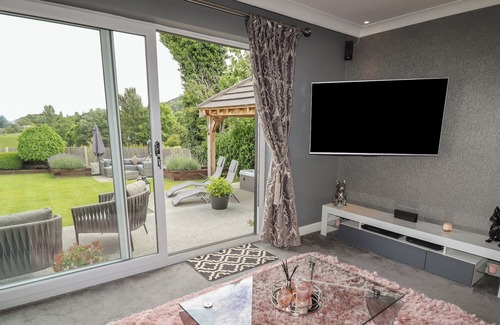 Meliden Casa | 20 GLASFRYN AVENUE, family friendly, with hot tub in Prestatyn