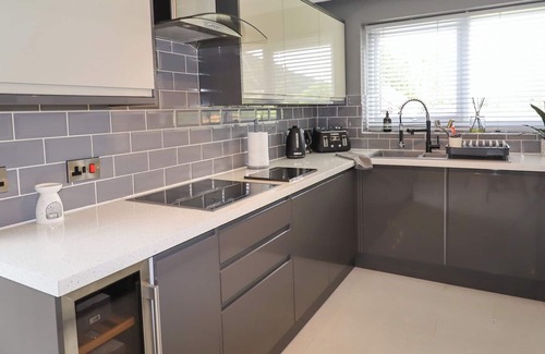 Meliden Casa | 20 GLASFRYN AVENUE, family friendly, with hot tub in Prestatyn