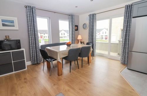 Fenit Cabaña | 20 LIGHTHOUSE VILLAGE, family friendly in Fenit, County Kerry
