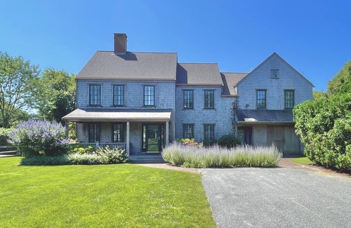West of Town Casa | 20 Meadow View Drive, Nantucket Massachusetts Tucked Away