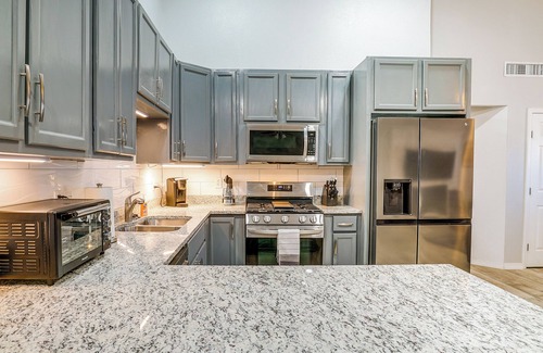 Biggs Field Casa | 20 Mi to Dtwn El Paso: Pet-Friendly Retreat!