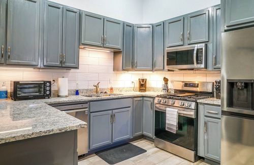 Biggs Field Casa | 20 Mi to Dtwn El Paso: Pet-Friendly Retreat!