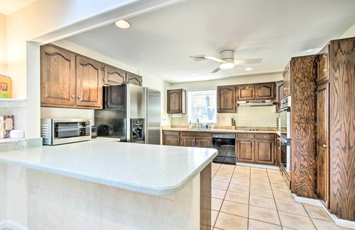 Wayne Casa | 20 Mi to Philly: Inviting Home w/ Yard in Wayne!