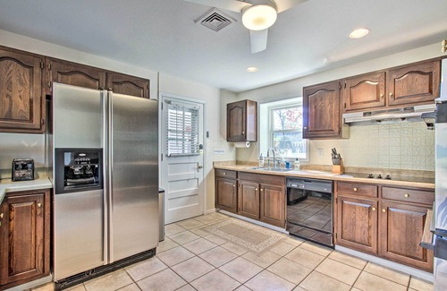 Wayne Casa | 20 Mi to Philly: Inviting Home w/ Yard in Wayne!