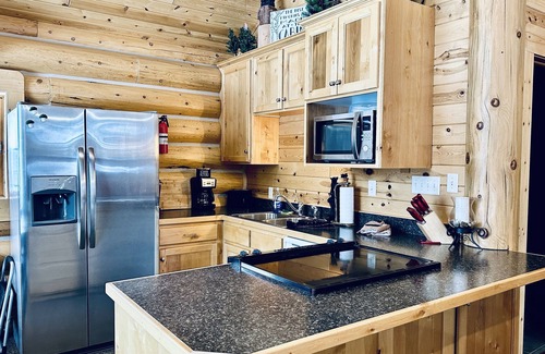 Island Park Casa | Bear Tracks Loft - ¡Tarifas de invierno con descuento! 20 minutos para YNP. Duerme 8