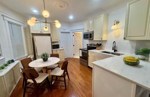 The Heights Casa | 20 min NYC-Modern Private Room-Queen Bed-Parking