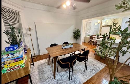 The Heights Casa | 20 min NYC-Modern Private Room-Queen Bed-Parking
