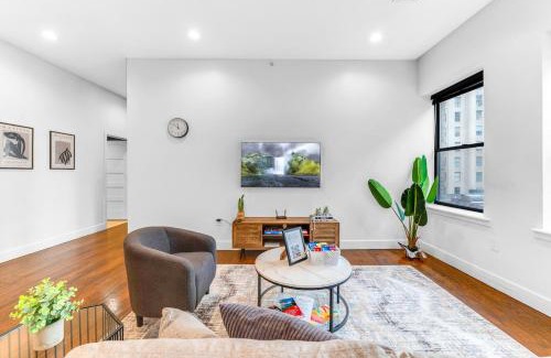 Central Business District Apartamento | 20 MIN to Manhattan! 2BR Luxurious Comfy & Spotless