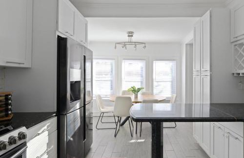 Little Ferry Apartamento | 20 min to NYC, Newly Renovated, Private Driveway