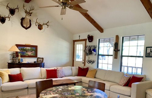 Floresville Casa | ¡Nuevo en el mercado! Compuesto de 3 Casas Gran F / REUNIONES FAMILIARES!