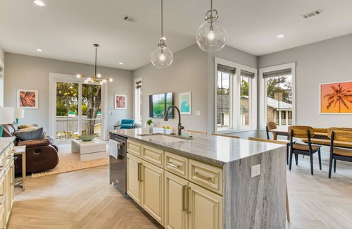 Tradewinds Casa | 20 mins to Pensacola Beach, Modern Amenities