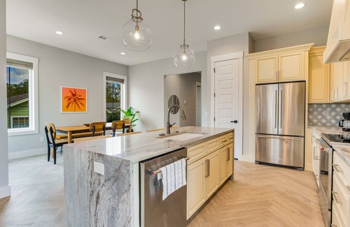 Tradewinds Casa | 20 mins to Pensacola Beach, Modern Amenities