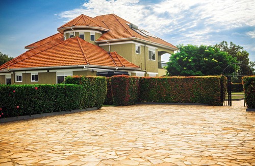 Nakasongola Casa | 20 mins to Ziwa Rhino Sanctuary- Farm Stay with garden views